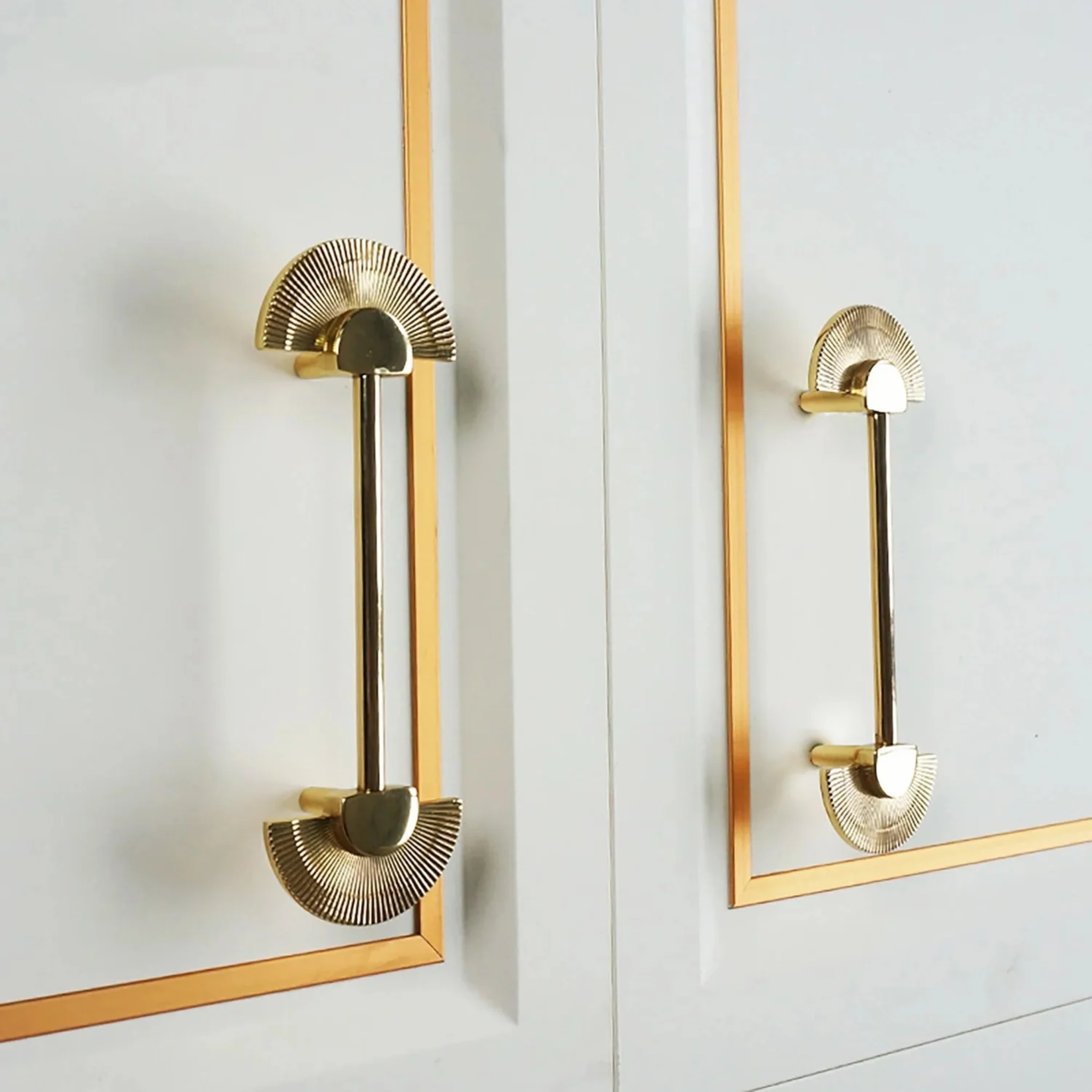 Brass Essence scalloped brass fan handle from the Collection B-0085, featuring an elegant, vintage-inspired design.